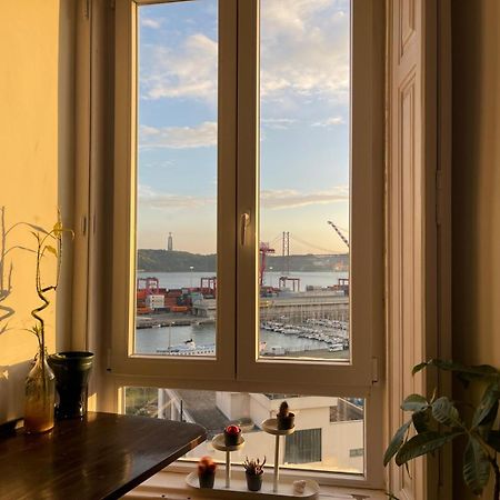 Embassy Arriaga Private Elegance Rooms In Stylish Shared Apartment Lisbon Exterior photo