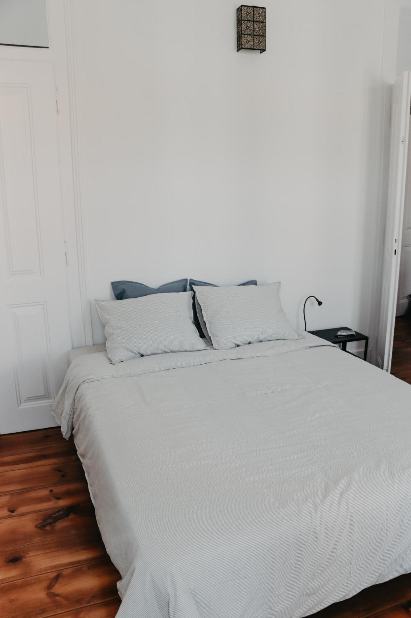 Embassy Arriaga Private Elegance Rooms In Stylish Shared Apartment Lisbon Exterior photo
